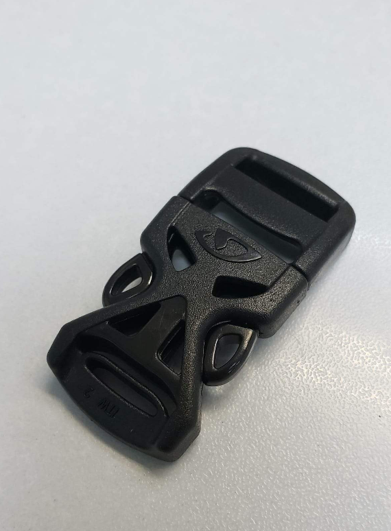 GIRO 頭盔三腳扣-黑色 HELMET BUCKLE (BLACK)