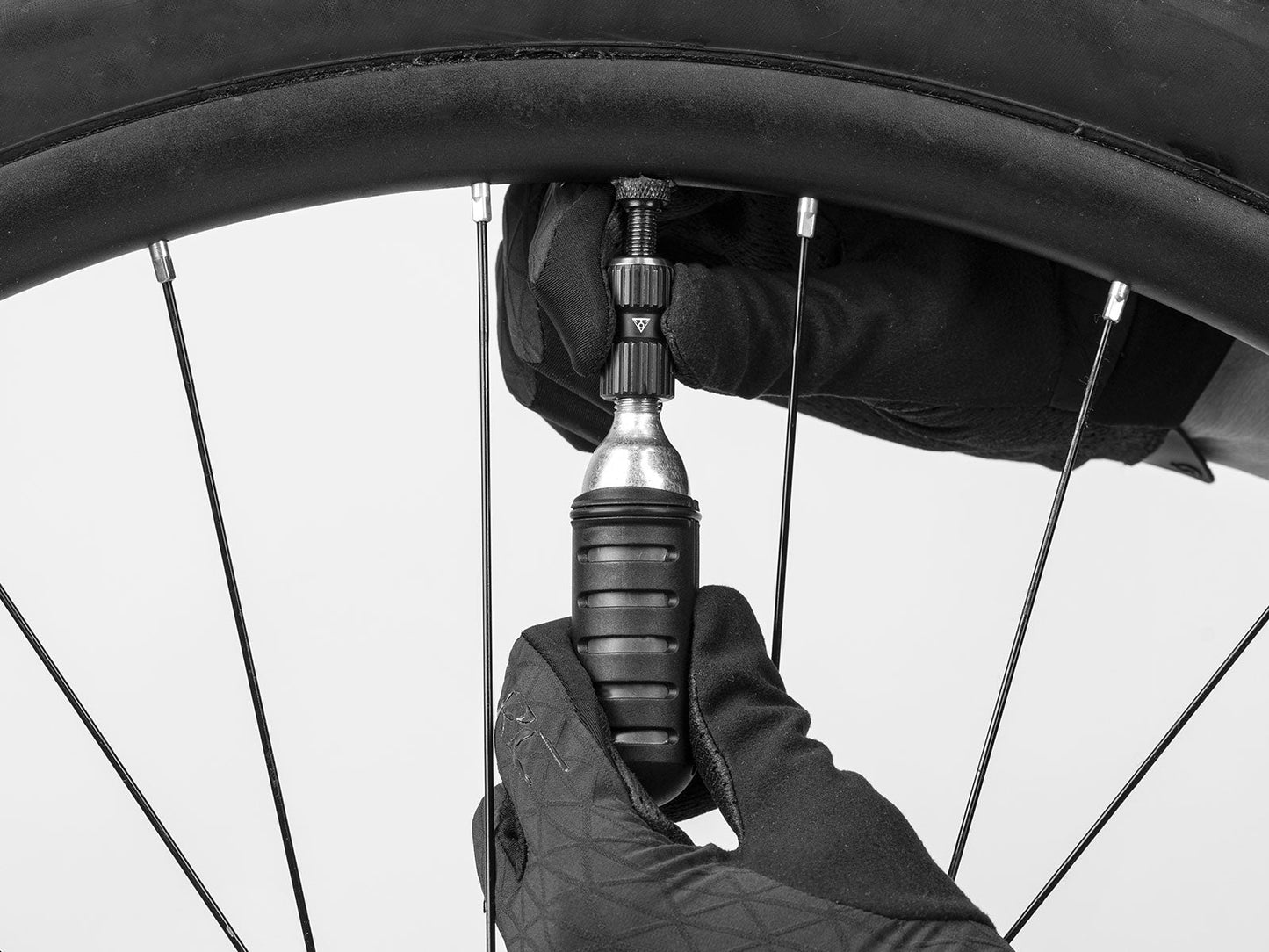 Topeak Nano AirBooster 壓縮氣咀連16G Co2筒 / Topeak Nano Airbooster with 16g CO2 cartridges