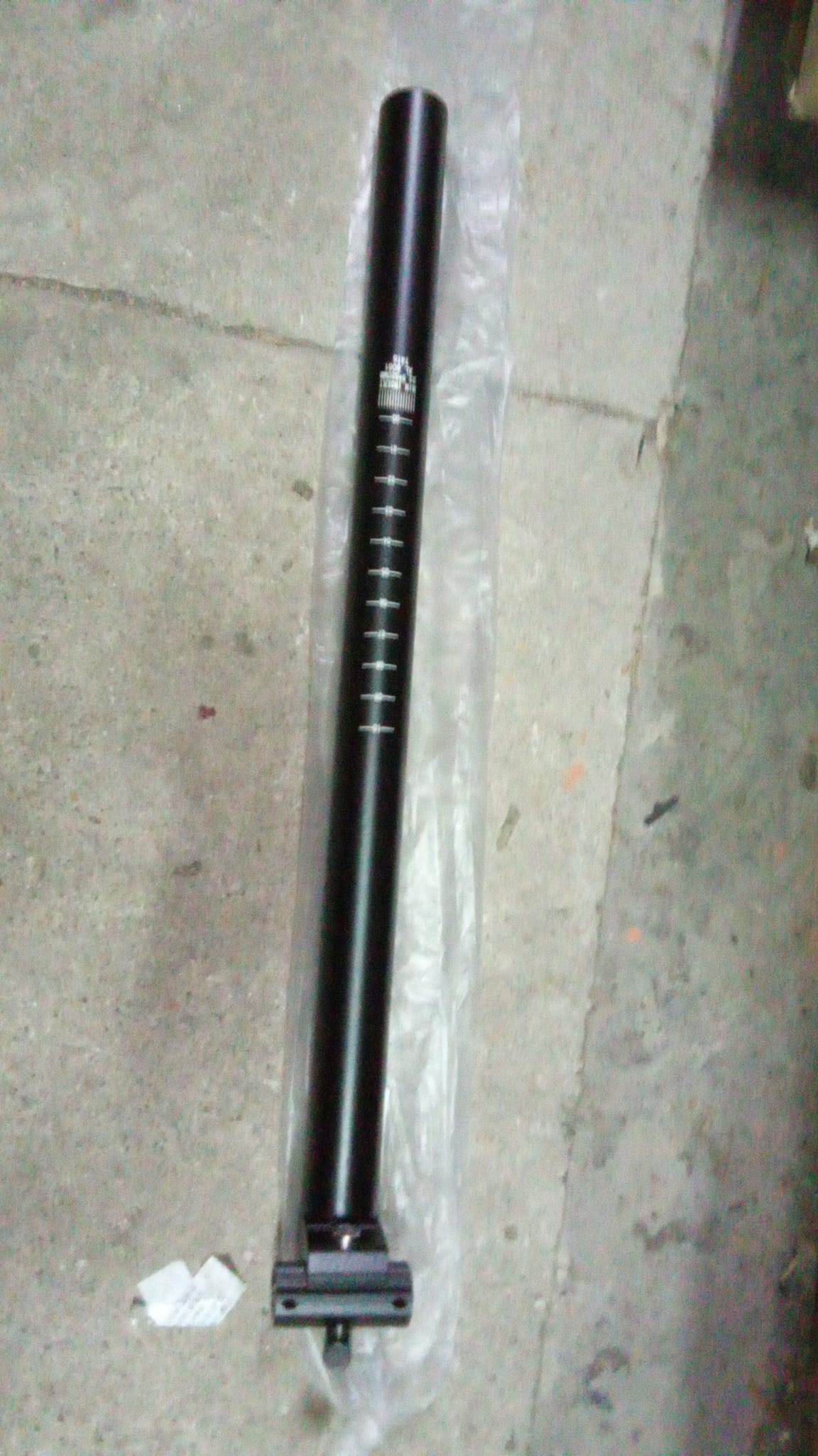 鋁合金長座通~33.9 X 550MM 黑色
