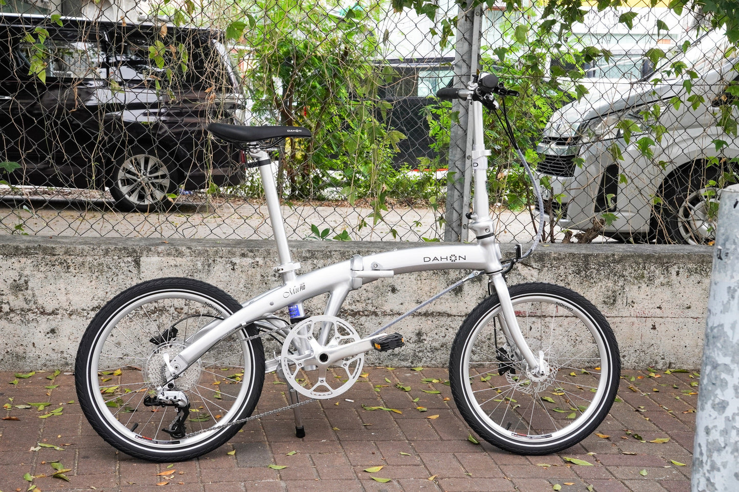 Dahon MU P10 PAA003 10-Speed Disc Brake Folding Bike - 20"
