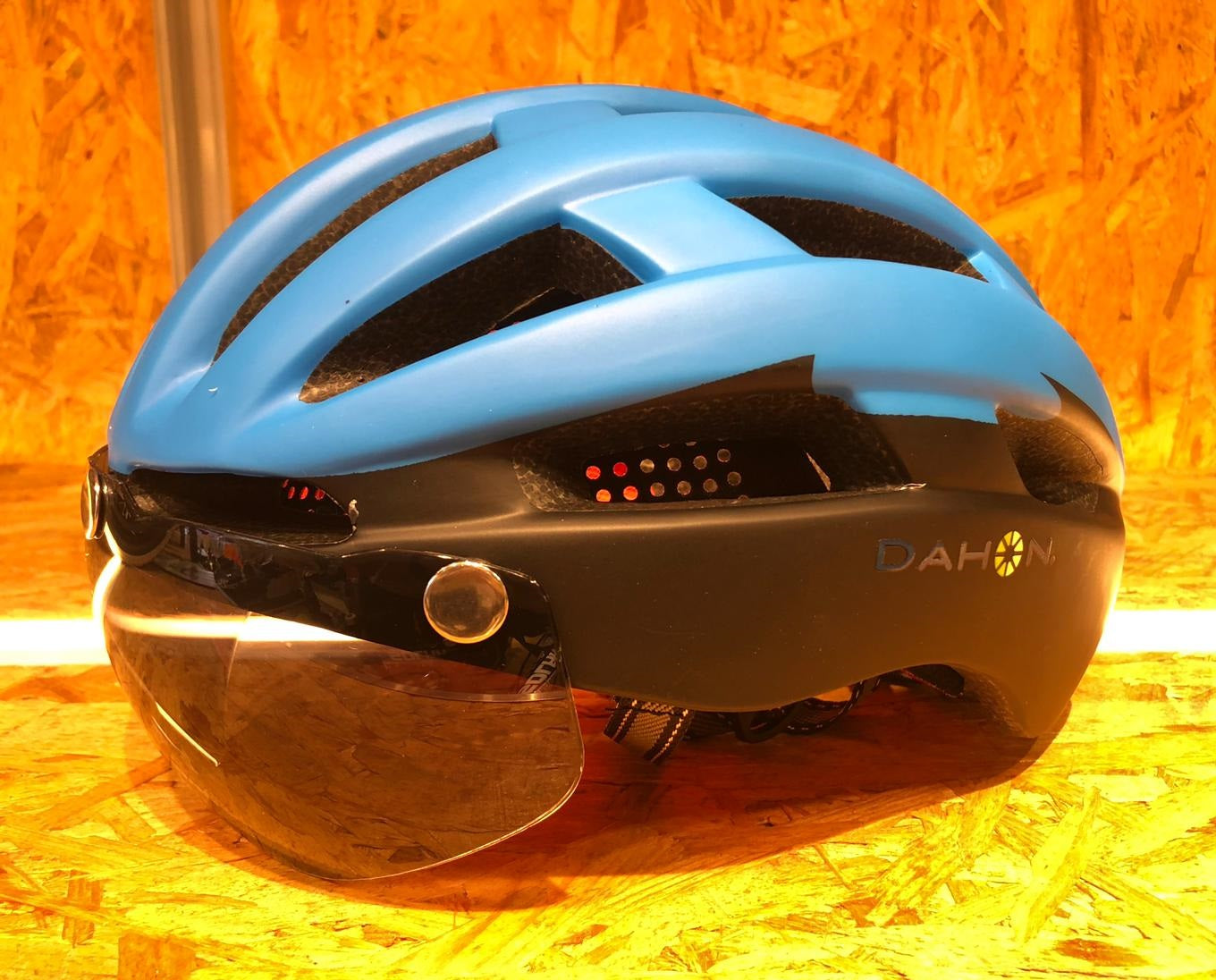 DAHON 輕型頭盔連風鏡DH-1027 /DAHON HELMET DH-1027